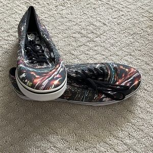 Great condition unisex vans shoes!